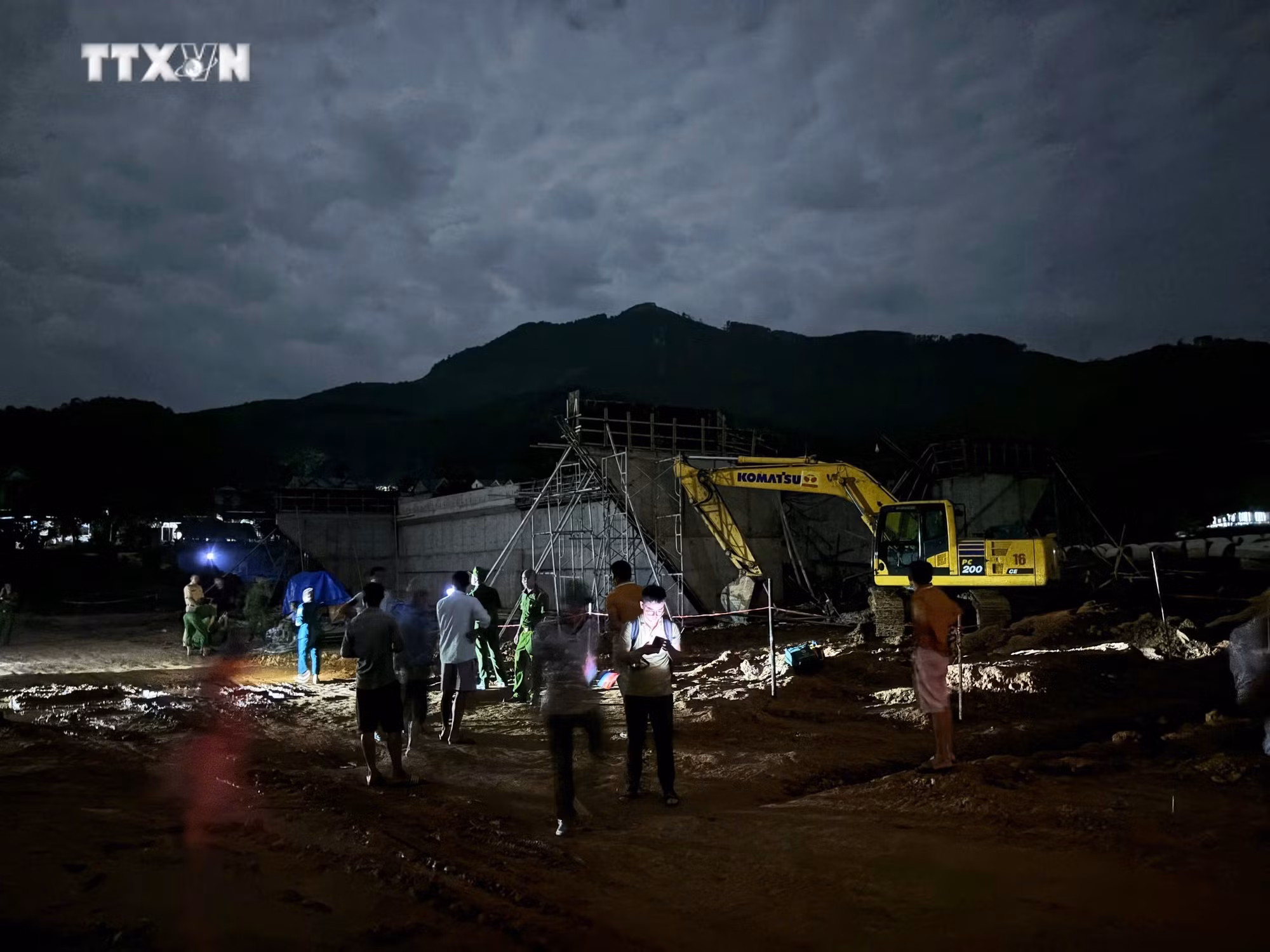 vna_potal_sap_ham_chui_dan_sinh_thuoc_du_an_cao_toc_tuyen_quang_-_ha_giang_7599389.jpg