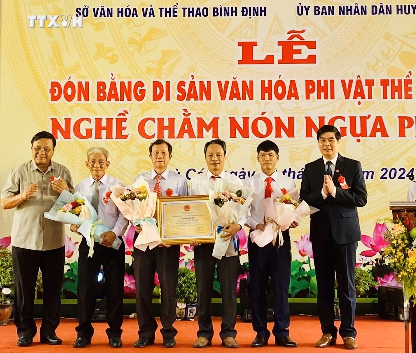 vna_potal_don_bang_di_san_van_hoa_phi_vat_the_quoc_gia_“nghe_cham_non_ngua_phu_gia_“_7590749 (1).jpeg