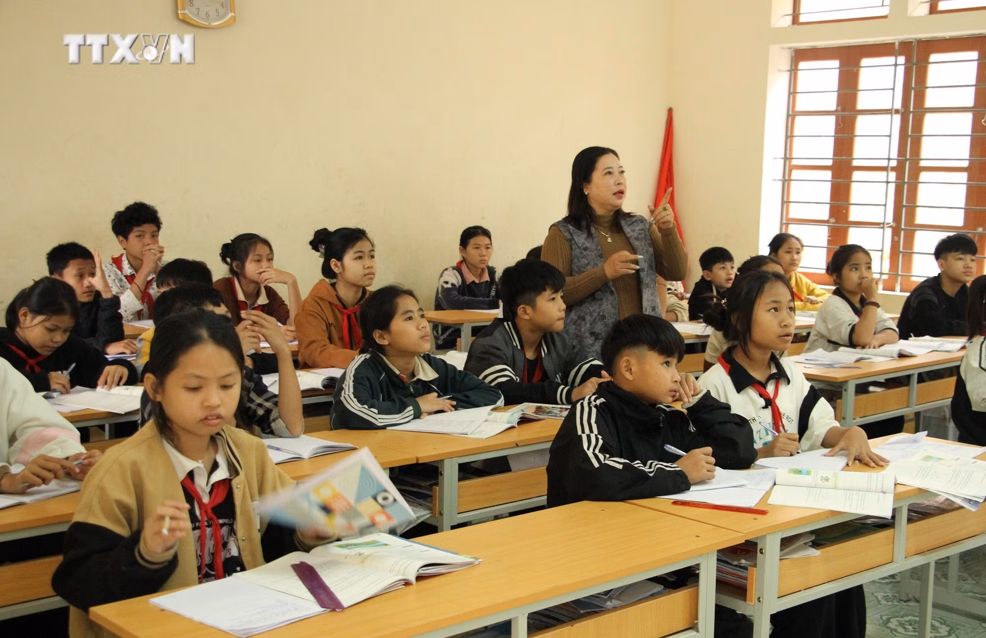 vna_potal_hanh_trinh_dua_hoc_sinh_vung_nui_tai_nghe_an_tro_lai_truong_sau_nhung_ky_nghi_le_dai_7268873.jpg
