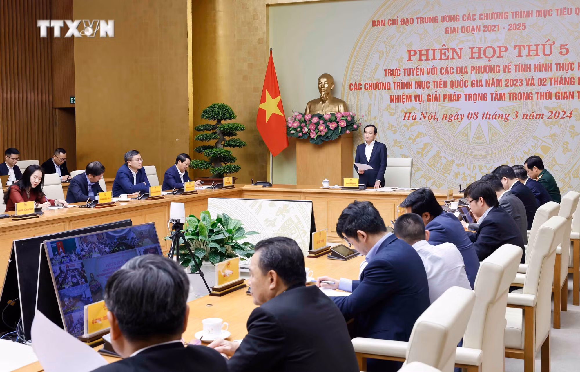 vna_potal_pho_thu_tuong_tran_luu_quang_chu_tri_phien_hop_ve_chuong_trinh_muc_tieu_quoc_gia__7261002.jpg