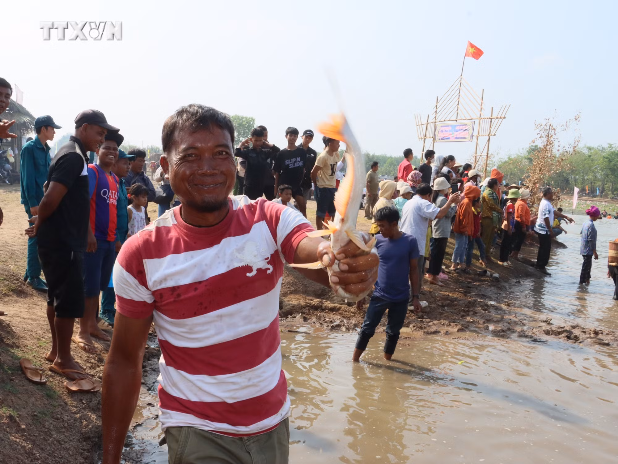vna_potal_dac_sac_le_hoi_pha_bau_cua_dong_bao_khmer_o_binh_phuoc___7275506.jpg
