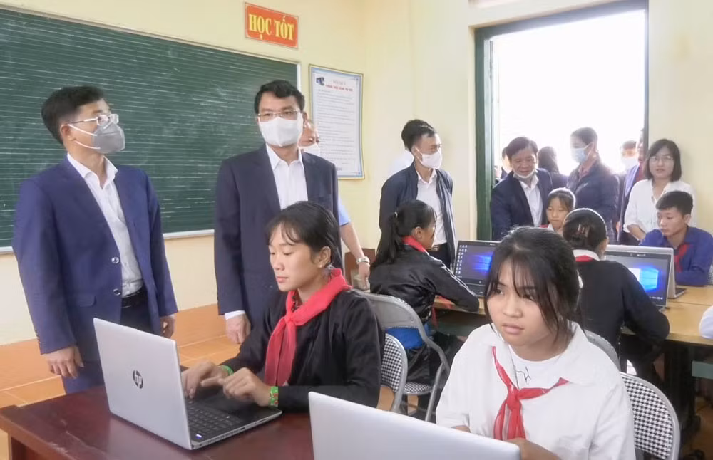 Chương trình "Sóng và máy tính cho em" tạo cơ hội học tập cho học sinh vùng cao Lào Cai