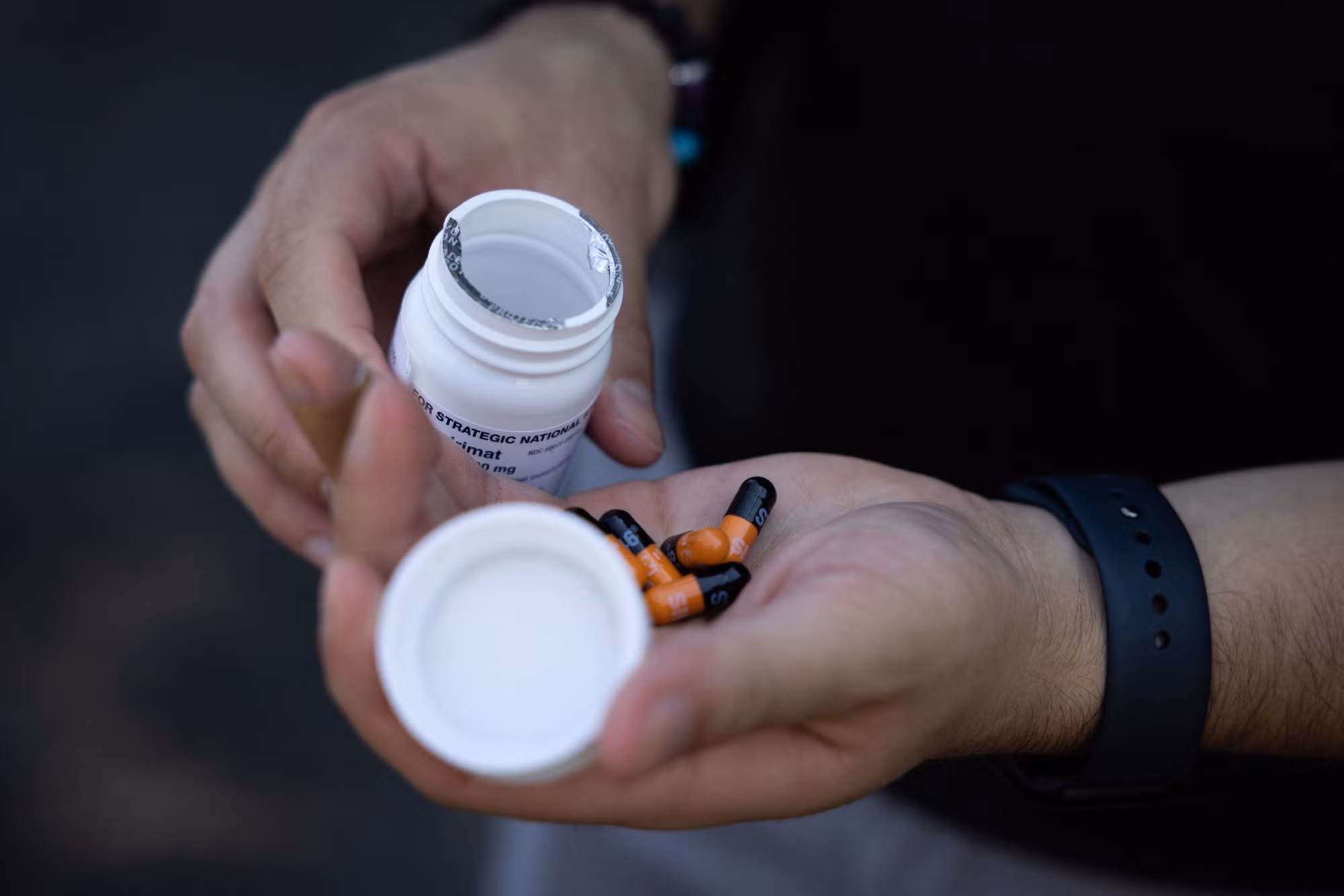 Thuốc Tecovirimat được sử dụng để điều trị bệnh đậu mùa khỉ, tại New York, Mỹ, ngày 19/7/2022. Ảnh: AFP/ TTXVN