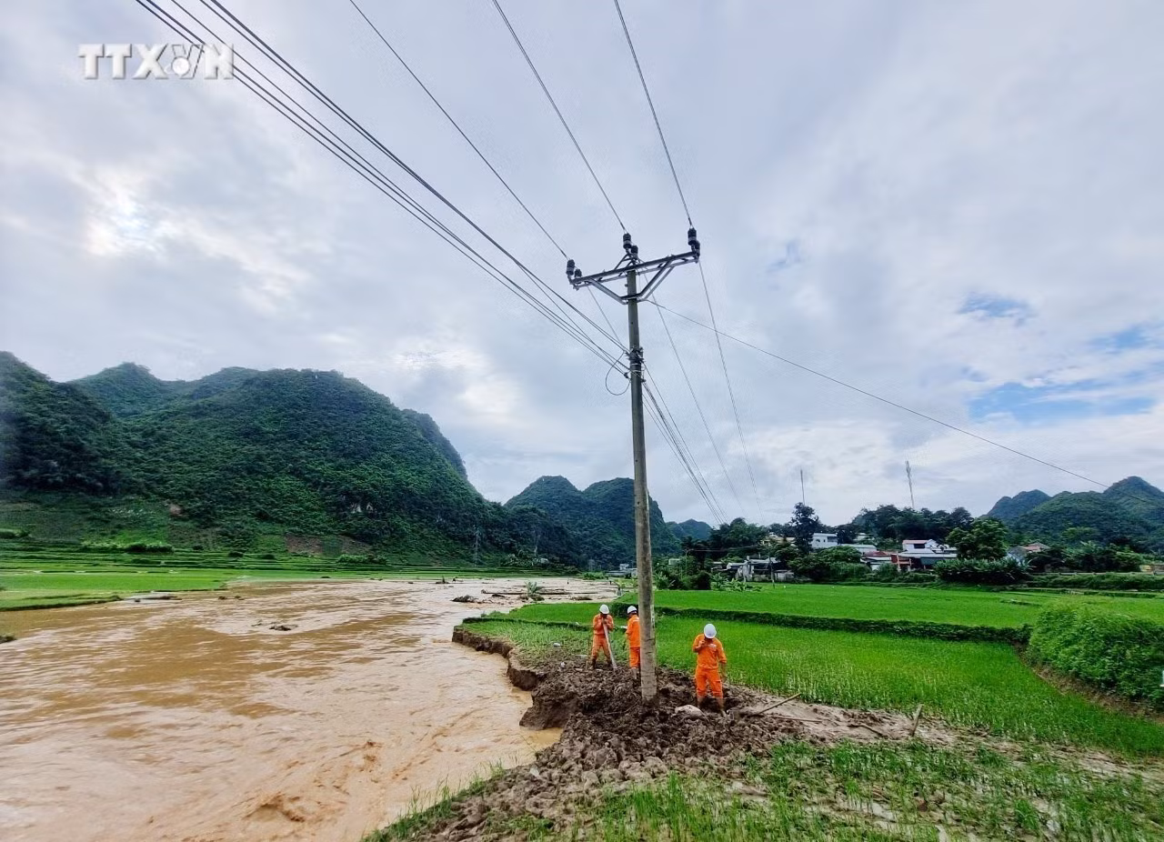 vna_potal_dien_luc_son_la_khoi_phuc_cap_dien_tro_lai_cho_hon_15000_khach_hang_7501332.jpg