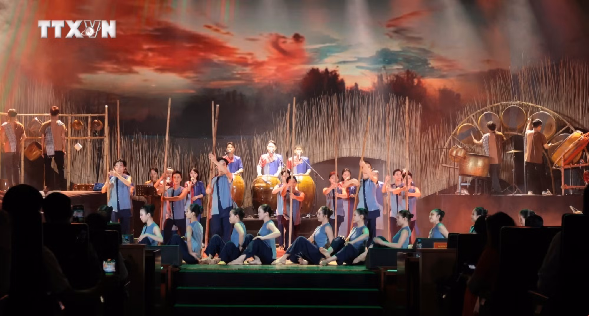 vna_potal_be_mac_lien_hoan_ca_mua_nhac_toan_quoc_2024_dot_2_7653325.jpg