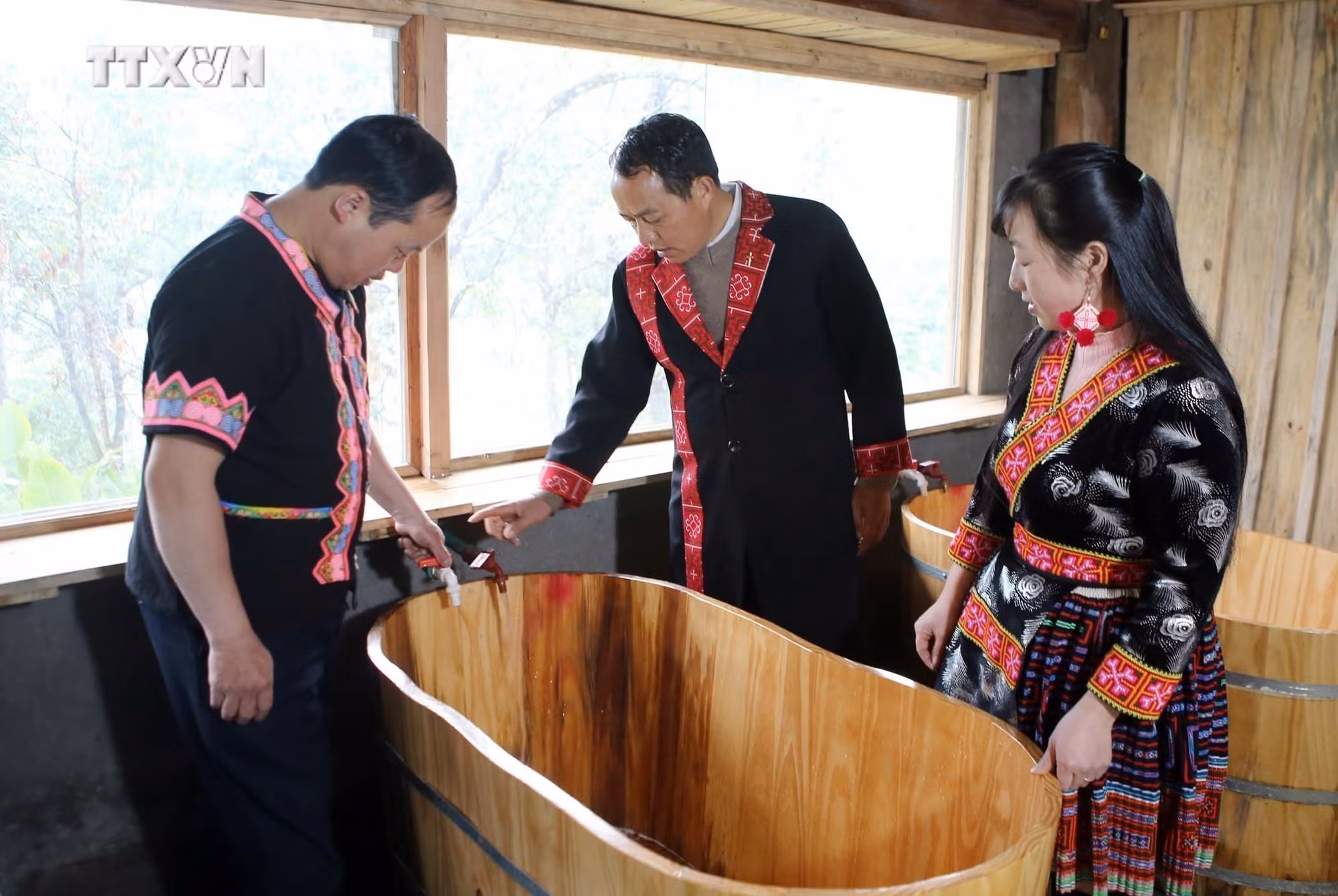 vna_potal_anh_hang_a_xa_-_tam_guong_sang_tren_ban_mong_tai_lai_chau_7294917.jpg