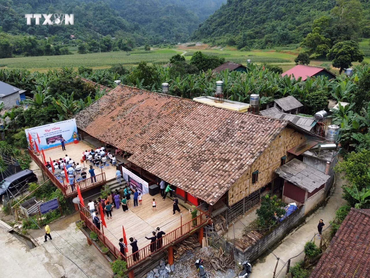 vna_potal_cao_bang_khai_truong_diem_du_lich_nha_san_co_9_gian_7401137.jpeg