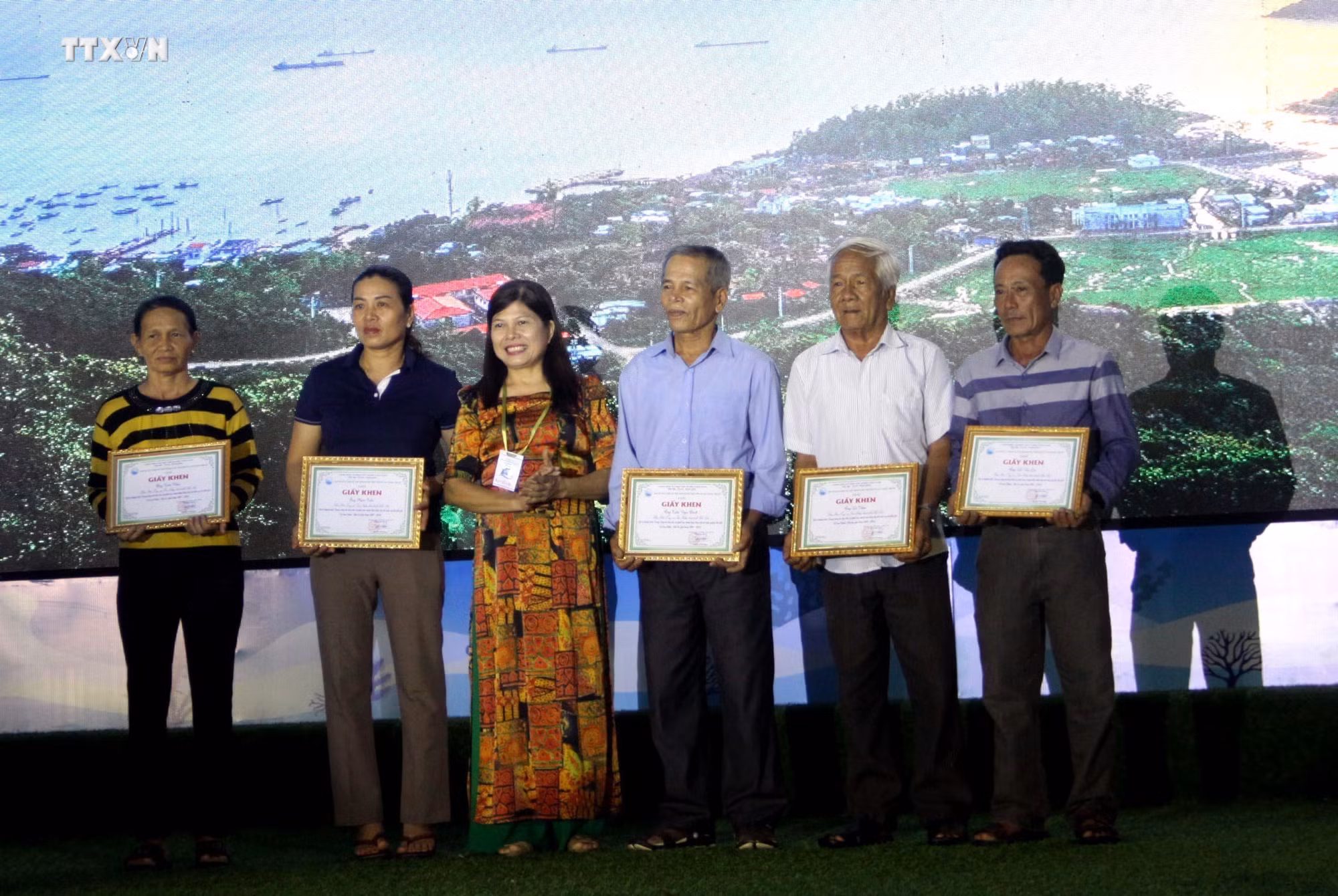 vna_potal_quang_nam_thanh_pho_hoi_an_to_chuc_ky_niem_15_nam_cu_lao_cham_-_hoi_an_duoc_unesco_cong_nhan_khu_du_tru_sinh_quyen_the_gioi_7392556.jpg