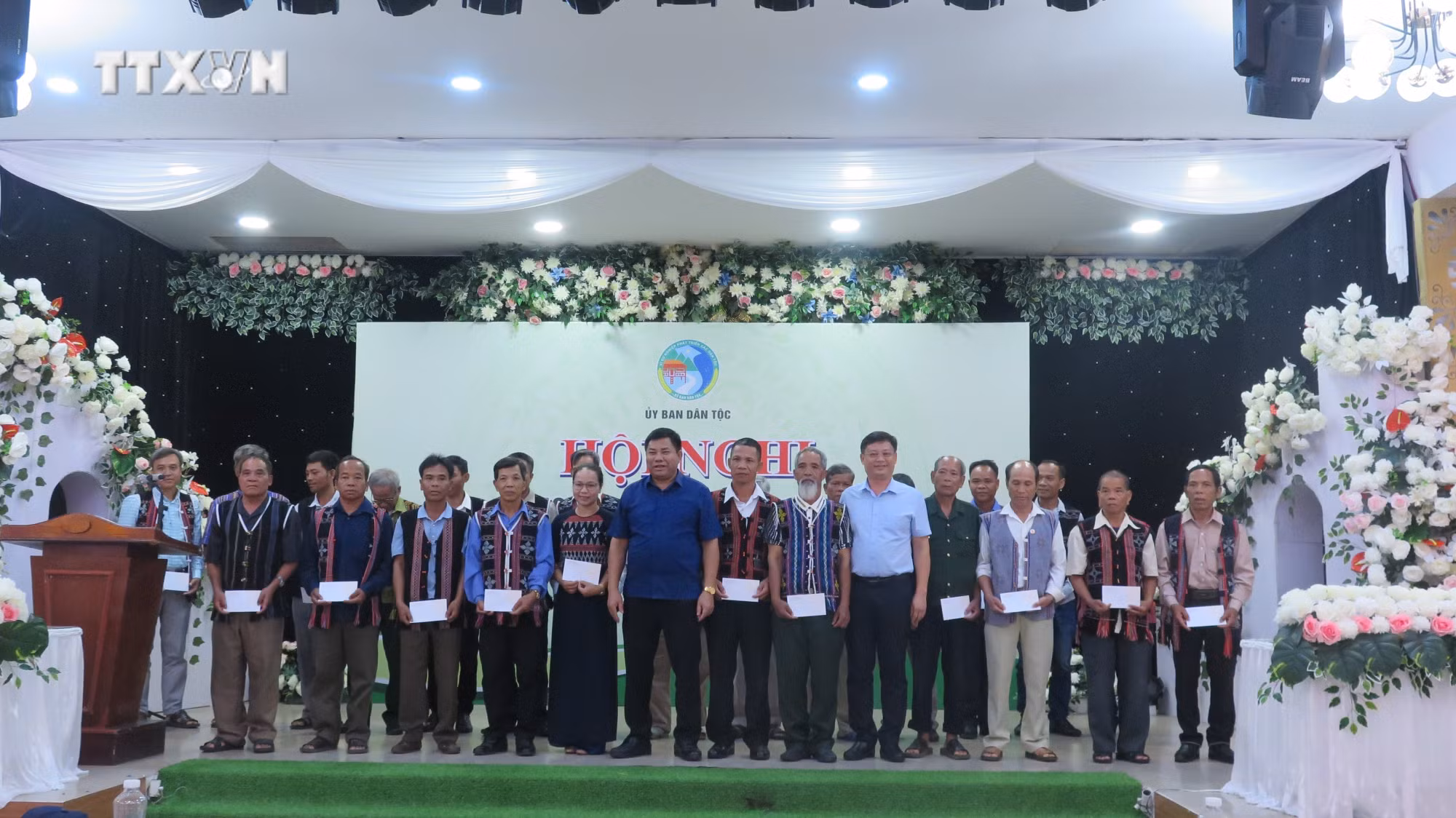 vna_potal_thua_thien_-_hue_hoi_nghi_giao_luu_trao_doi_kinh_nghiem_giua_dai_bieu_dan_toc_thieu_so__7550476.jpg