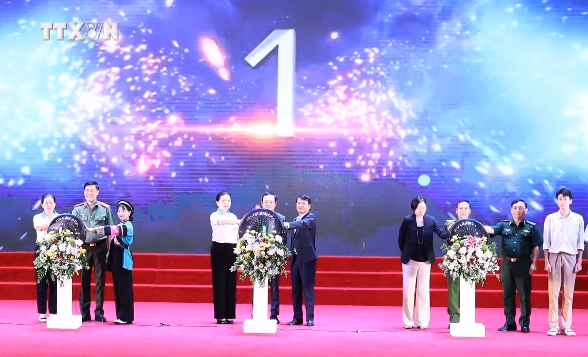 vna_potal_khong_de_tre_em_nao_bi_bo_lai_phia_sau_trong_cuoc_chien_phong_chong_mua_ban_nguoi_7510874.jpg