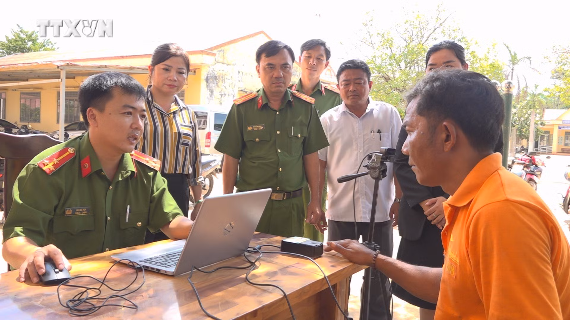 vna_potal_nguoi_dan_vung_bien_binh_phuoc_nhiet_tinh_huong_ung_“4_phu”_7509757.jpg