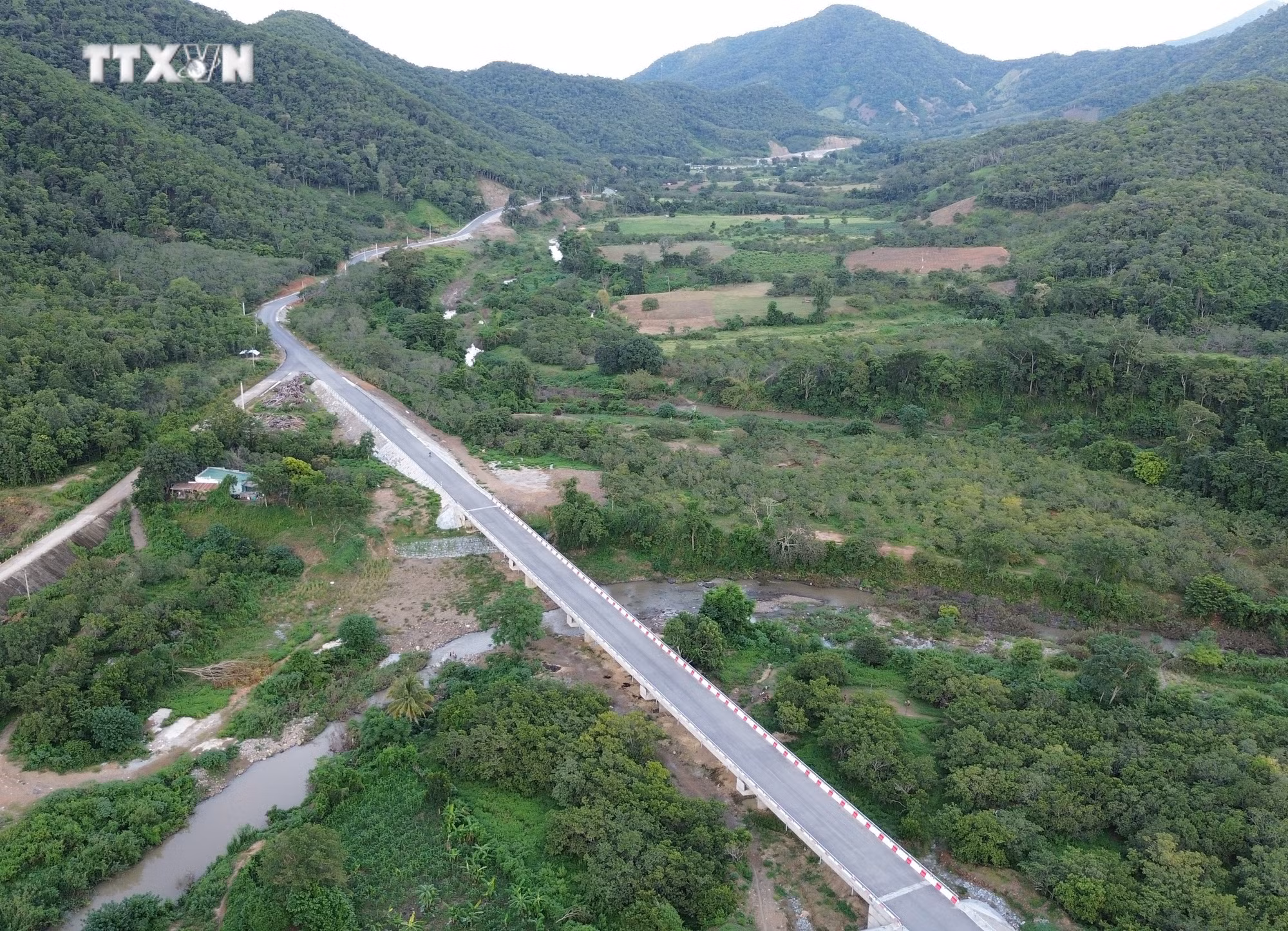 vna_potal_day_nhanh_thi_cong_tuyen_duong_noi_ninh_thuan_–_lam_dong_7662134.jpg