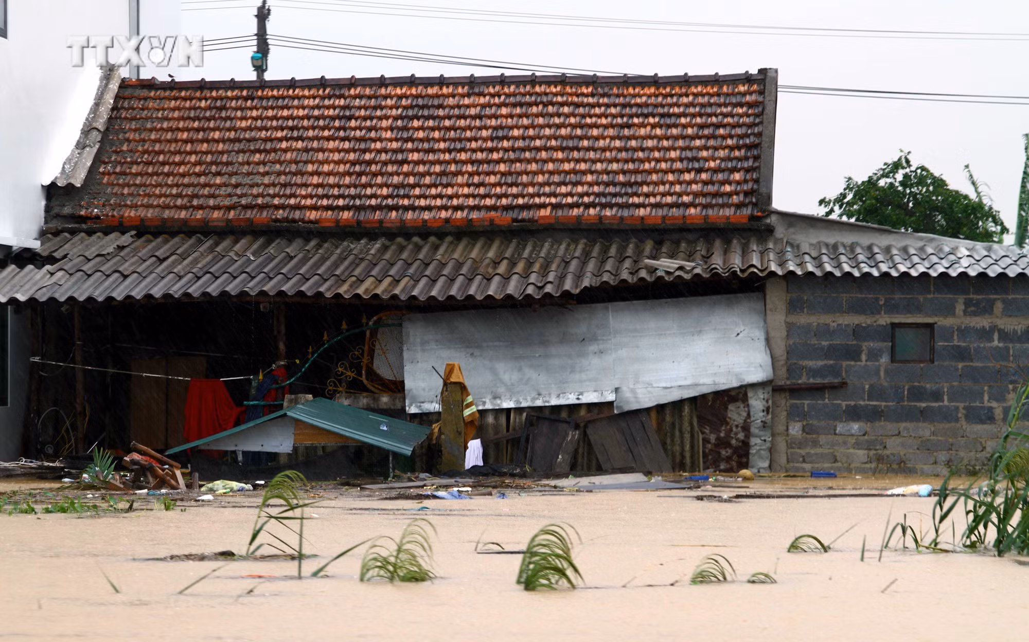 vna_potal_hon_32700_nha_dan_o_quang_binh_bi_ngap_7675939.jpg