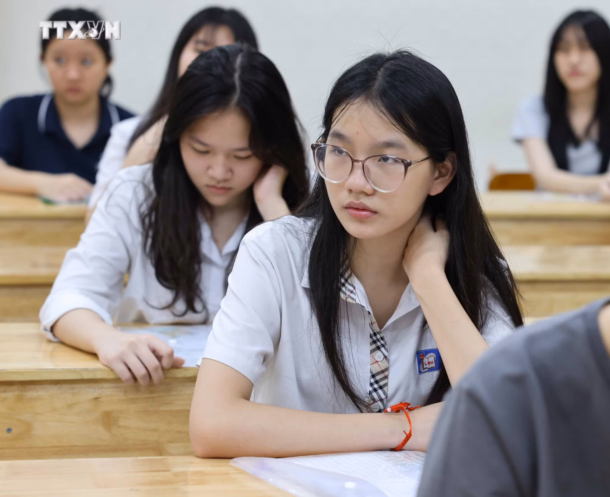 vna_potal_thi_sinh_ha_noi_lam_thu_tuc_du_thi_vao_lop_10_nam_hoc_2024__-_2025_7417884.jpg
