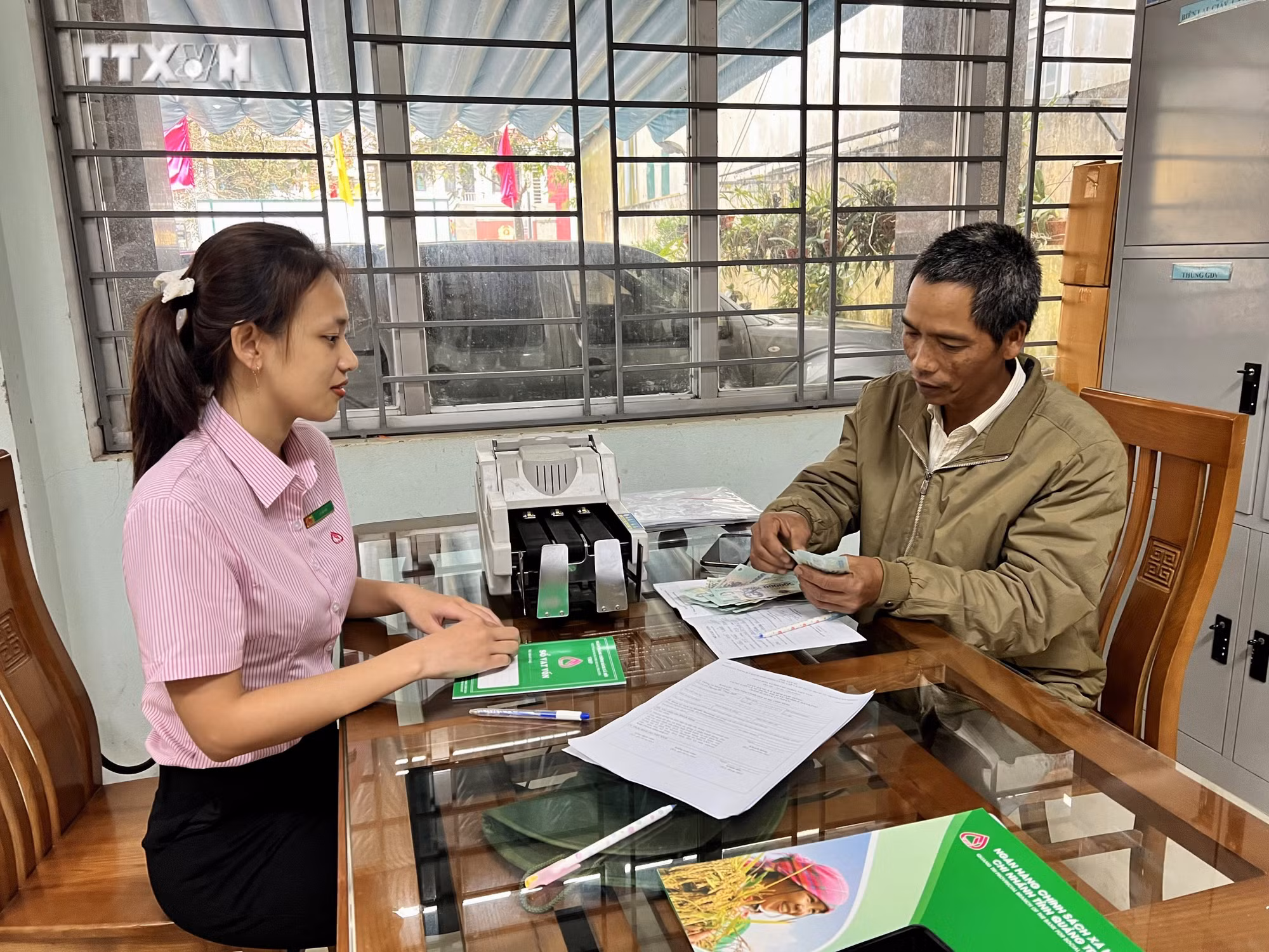 vna_potal_quang_tri_von_vay_uu_dai_-_diem_tua_cho_ho_dan_toc_thieu_so_vuon_len_thoat_ngheo_6493051.jpg