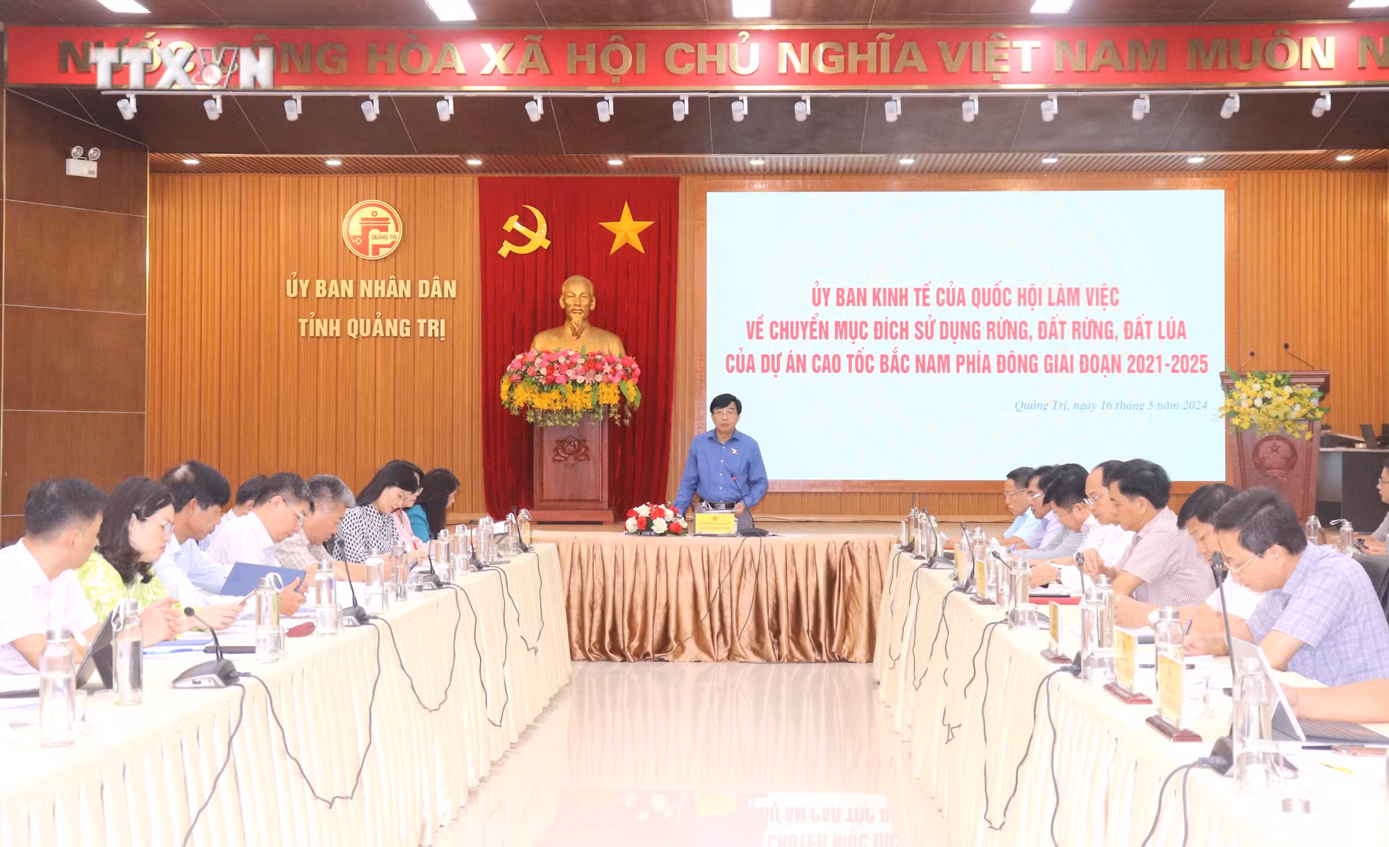 vna_potal_uy_ban_kinh_te_quoc_hoi_lam_viec_voi_cac_tinh_quang_binh_quang_tri_quang_ngai_ha_tinh__7378545.jpg