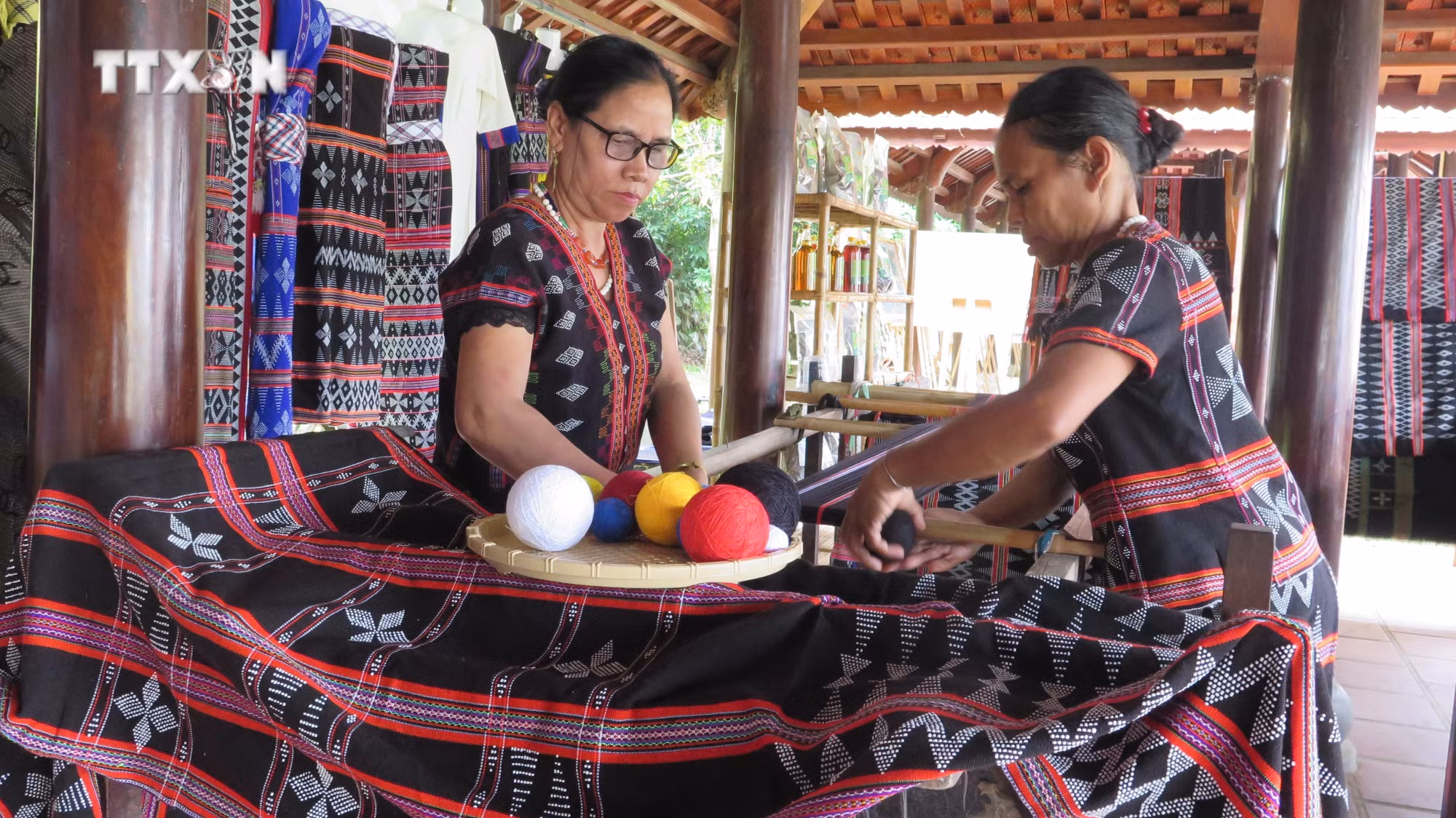 vna_potal_ngay_hoi_van_hoa_the_thao_va_du_lich_cac_dan_toc_mien_nui_tinh_thua_thien_-_hue___7377365.jpg
