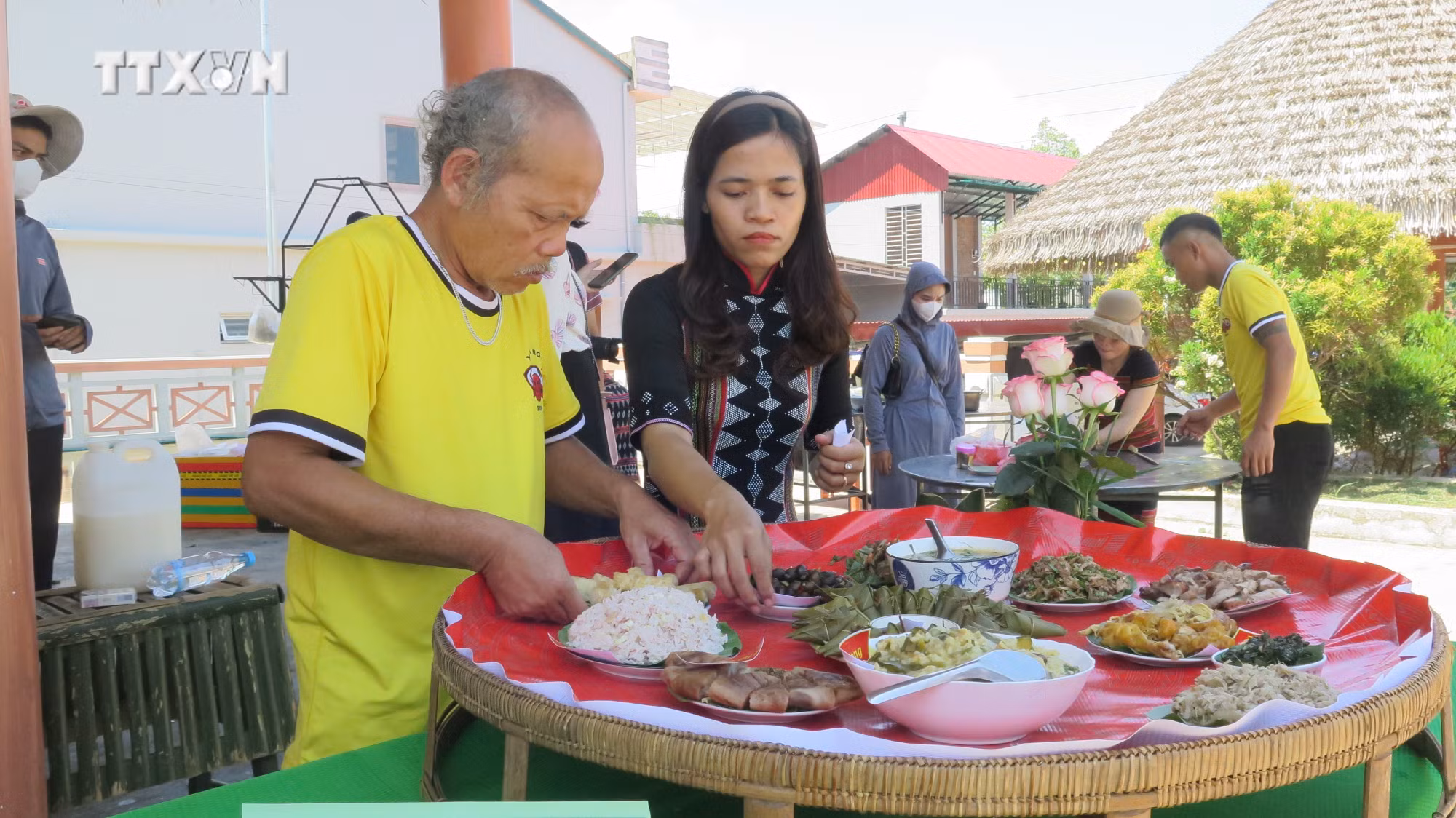 vna_potal_ngay_hoi_van_hoa_the_thao_va_du_lich_cac_dan_toc_mien_nui_tinh_thua_thien_-_hue___7377379(1).jpg