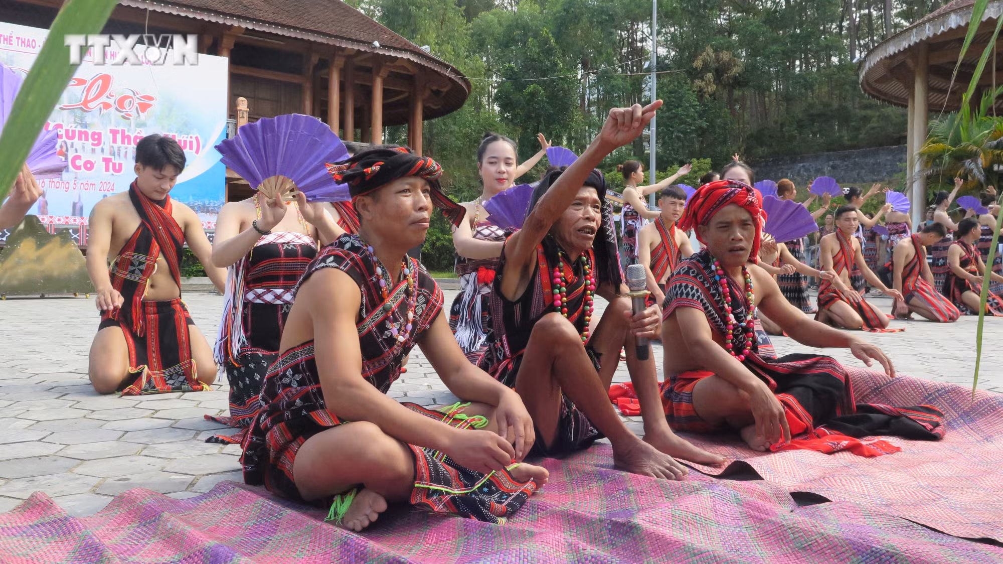 vna_potal_ngay_hoi_van_hoa_the_thao_va_du_lich_cac_dan_toc_mien_nui_tinh_thua_thien_-_hue_15-05-2024_1556_7378687.jpg