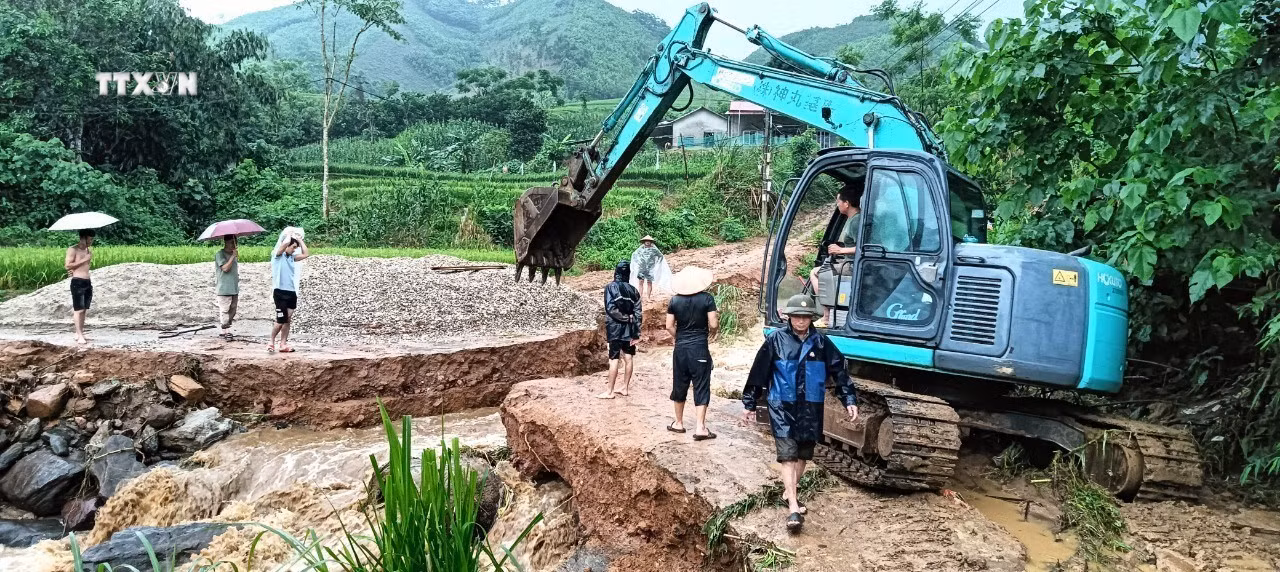 vna_potal_mua_lon_keo_dai_gay_ngap_ung_tai_lao_cai_7379010.jpg