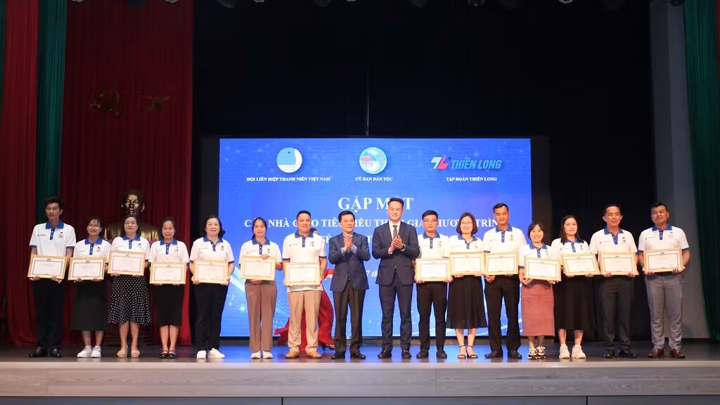 “Chia sẻ cùng thầy cô” - tri ân giáo viên vùng đồng bào dân tộc thiểu số và miền núi