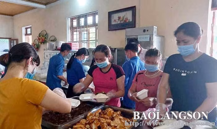 Những suất cơm nghĩa tình trên biên giới xứ Lạng