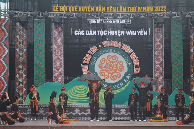 Tái hiện Lễ cấp sắc 12 đèn của người Dao đỏ Văn Yên. Ảnh: yenbai.gov.vn
