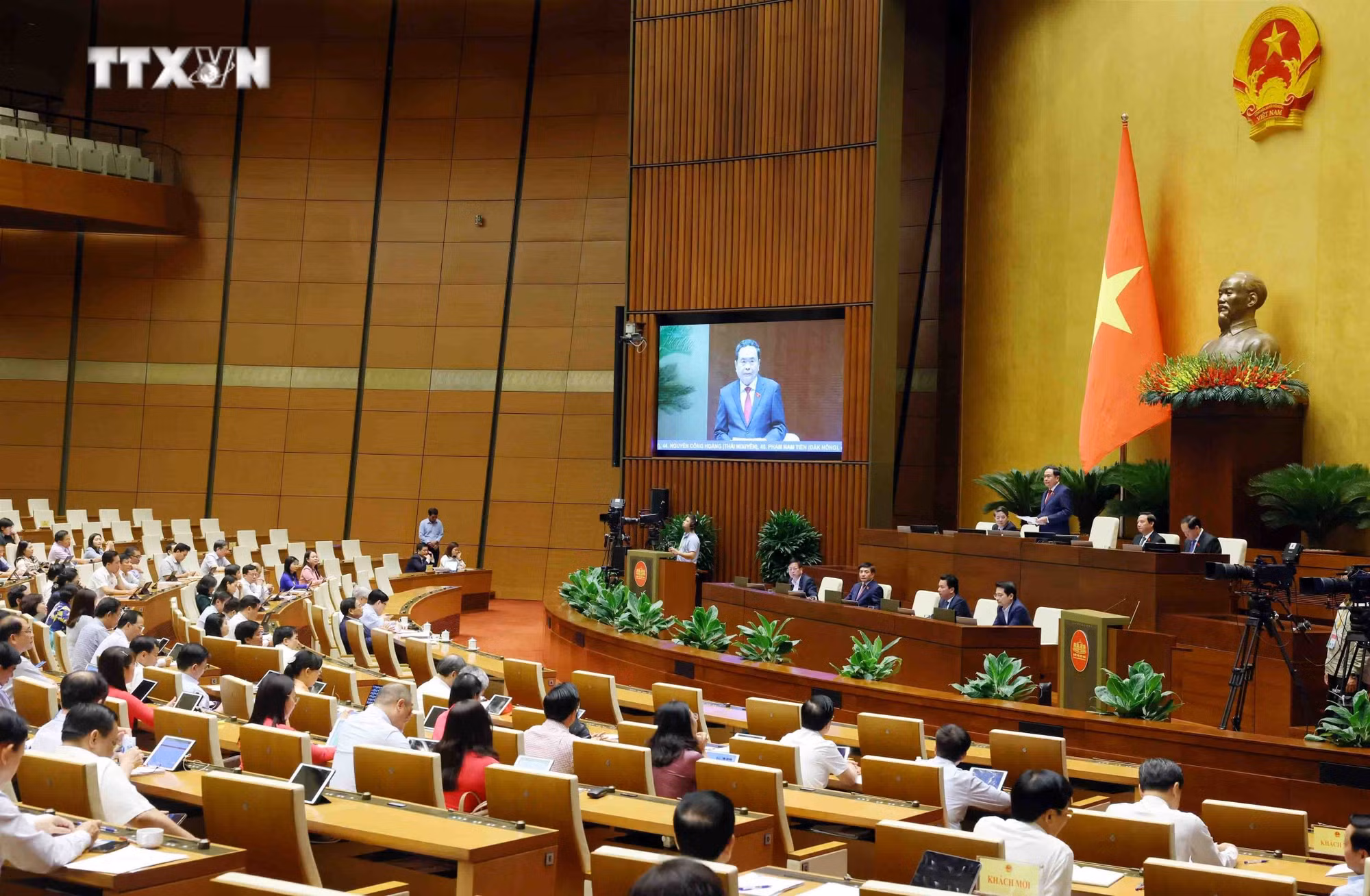 vna_potal_ky_hop_thu_7_quoc_hoi_khoa_xv_phien_chat_van_va_tra_loi_chat_van_linh_vuc_cong_thuong_7412030 (1).jpg