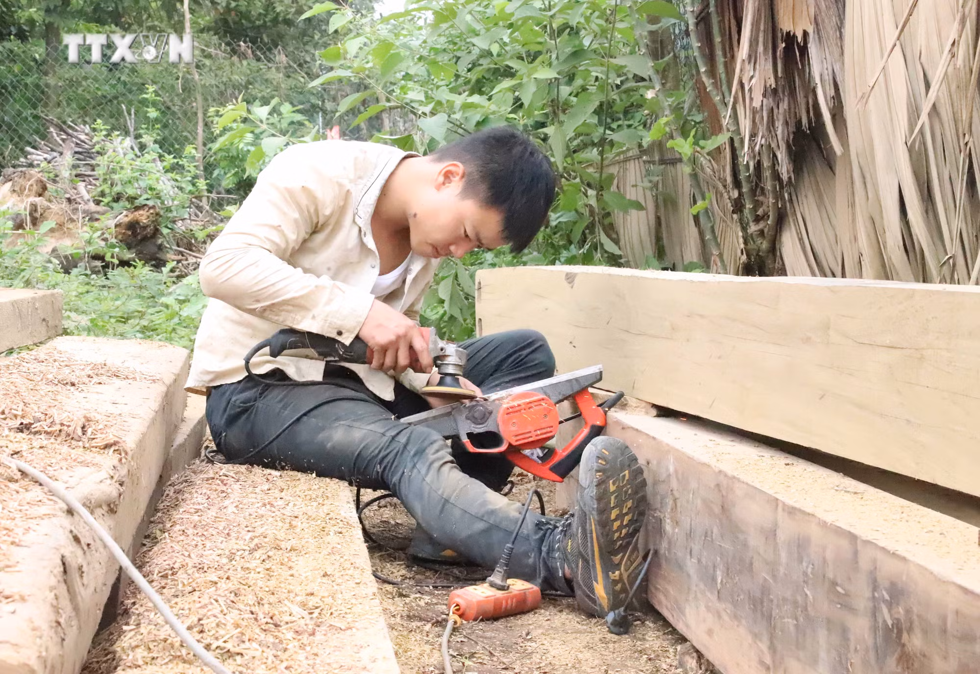 vna_potal_nhip_song_tren_ban_tai_dinh_cu_cua_dan_toc_o_du_o_nghe_an_7065496.jpg