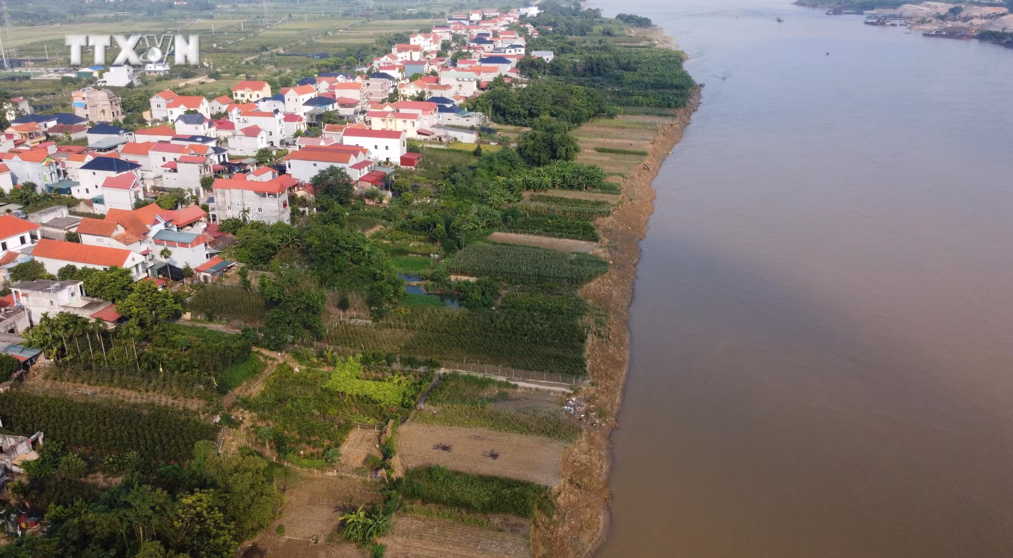 vna_potal_bo_song_lo_qua_tinh_vinh_phuc_sat_lo_nghiem_trong_7562252.jpg