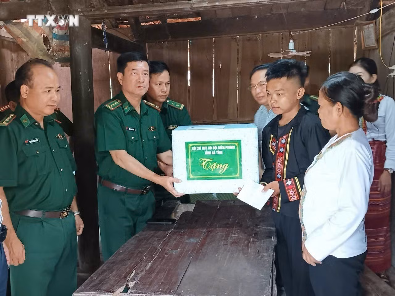vna_potal_nam_sinh_viet_tiep_giac_mo_dai_hoc_cua_nguoi_dan_toc_chut_o_ha_tinh_7617672.jpg