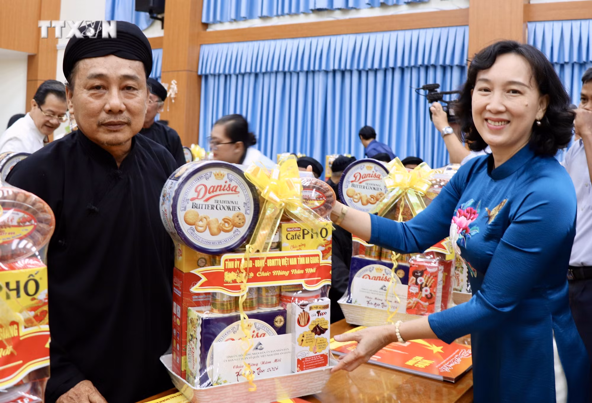 vna_potal_an_giang_hop_mat_dong_bao_dan_toc_ton_giao_mung_xuan_giap_thin_2024_7199293.jpeg
