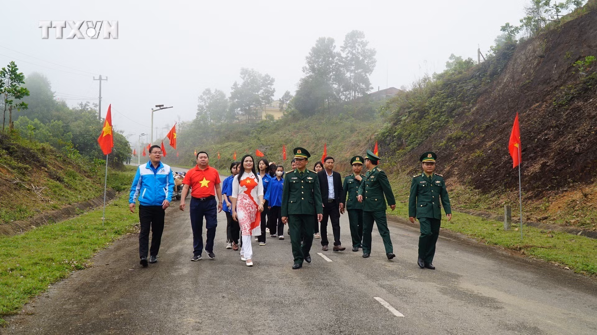 vna_potal_dau_an_mau_ao_xanh_noi_vung_nui_cao_xu_hue_7288217.jpg