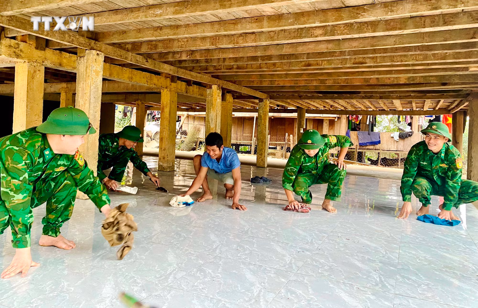 vna_potal_quang_binh_cong_trinh_am_tinh_quan_dan_noi_bien_cuong_to_quoc_7233582.jpg