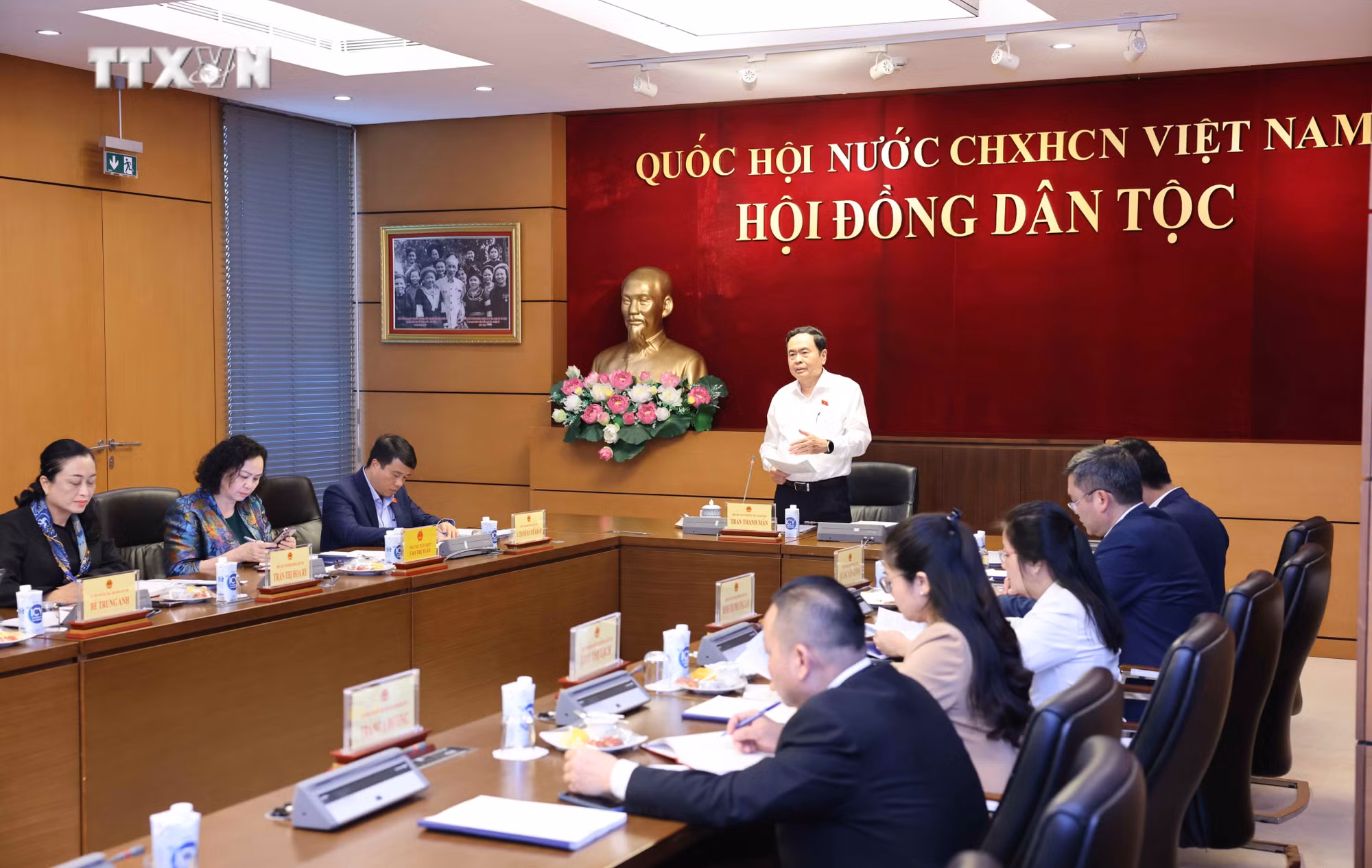 vna_potal_pho_chu_tich_thuong_truc_quoc_hoi_tran_thanh_man_nghe_bao_cao_ve_de_an_nghien_cuu_dong_bo_hoa_chinh_sach_dan_toc__7235345.jpg