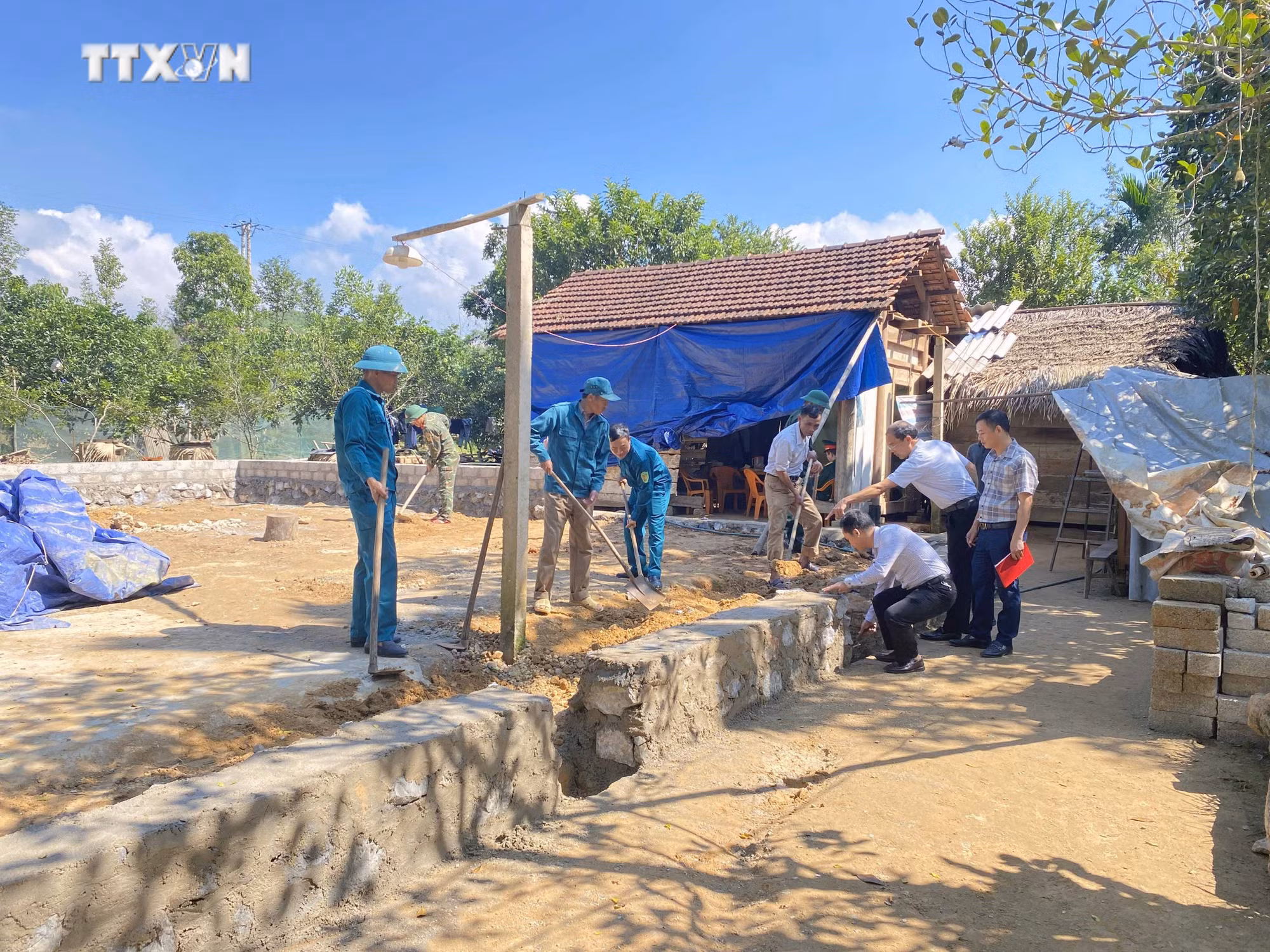 vna_potal_nhung_ngoi_nha_am_tinh_quan_dan_o_mien_nui_ha_tinh__7721470.jpg