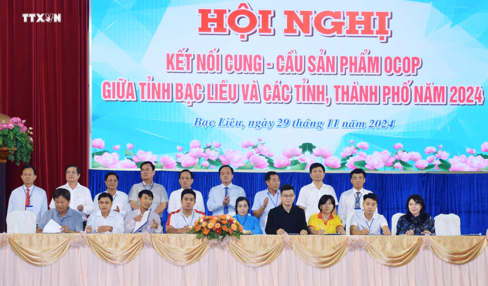 vna_potal_hoi_nghi_ket_noi_cung_-_cau_san_pham_ocop_giua_tinh_bac_lieu_voi_cac_tinh_thanh_pho_nam_2024_7730134.jpg