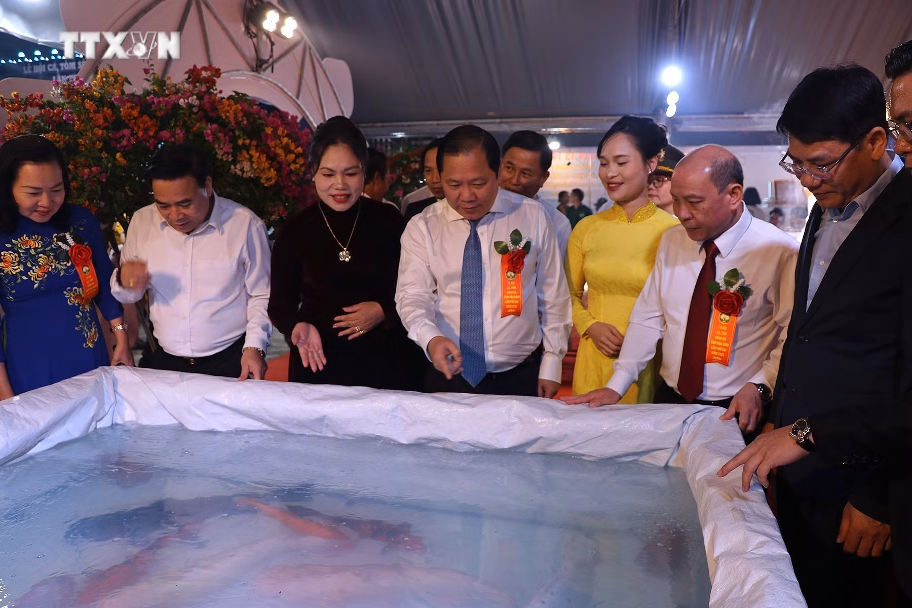 vna_potal_khai_mac_le_hoi_ca_tom_song_da_nam_2024_7712100.jpg