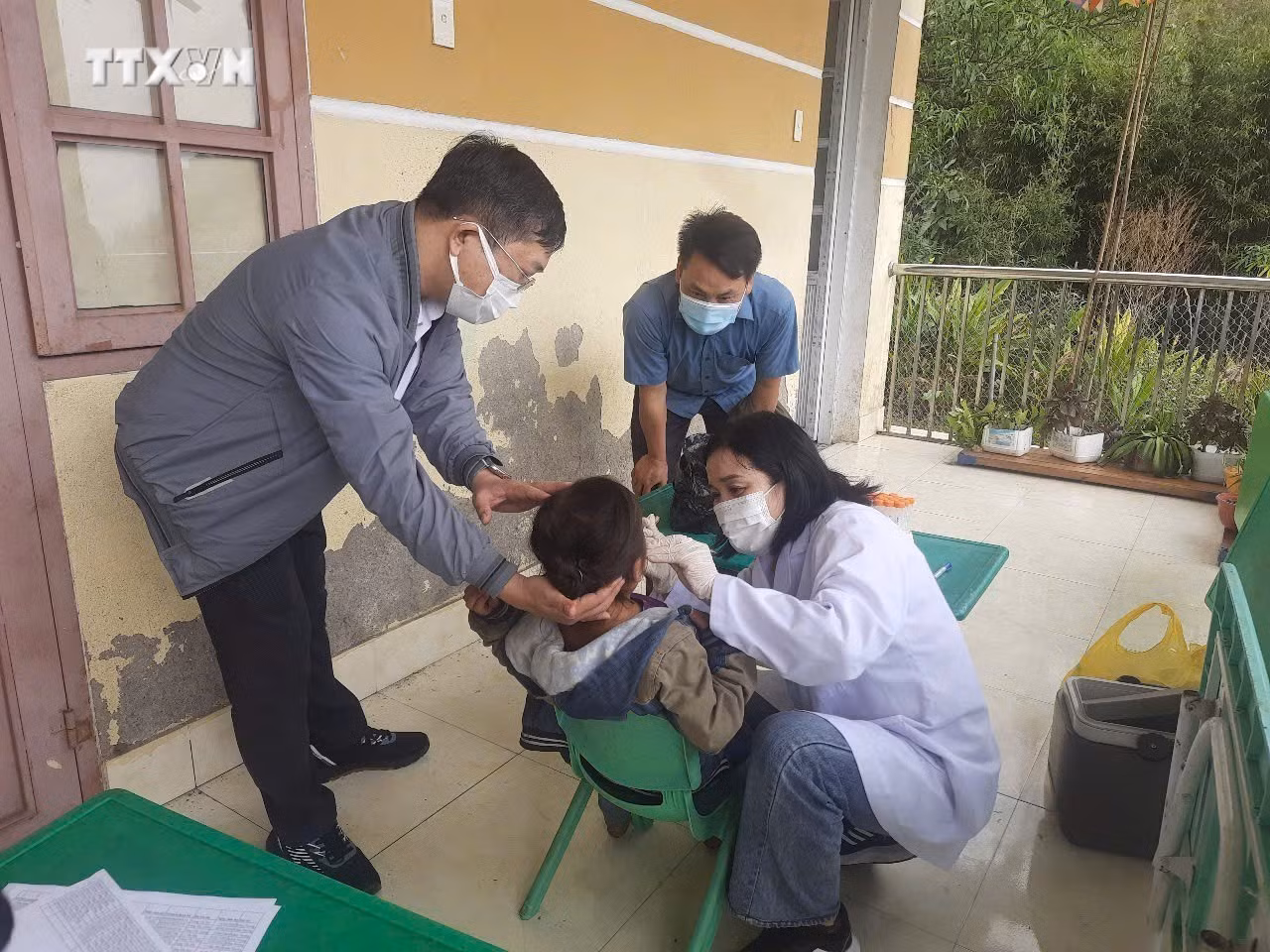 vna_potal_cao_bang_khan_truong_khoanh_vung_ra_soat_cac_truong_hop_tiep_xuc_voi_benh_nhan_bach_hau_7728776.jpg