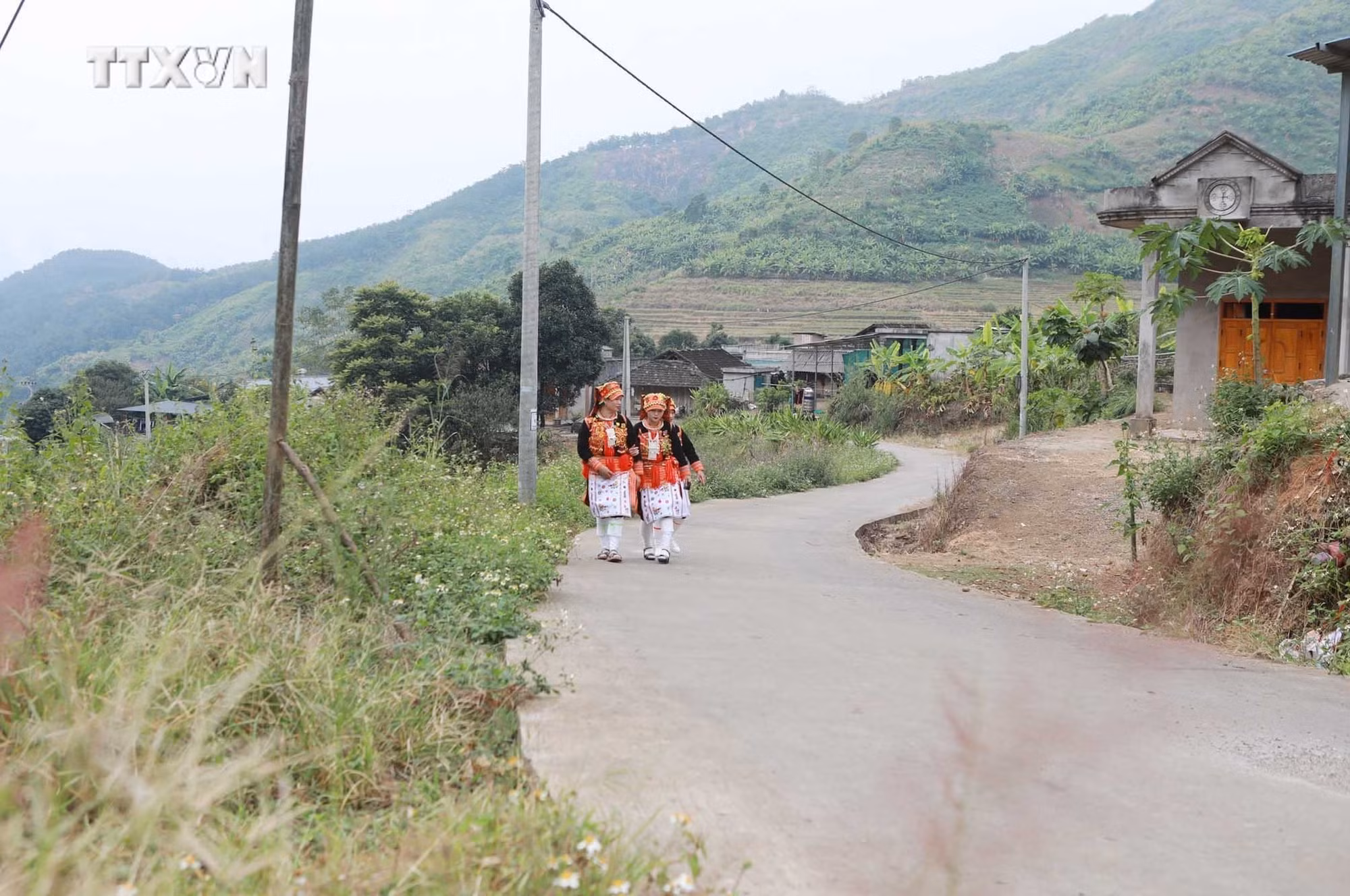 vna_potal_huyen_bien_gioi_phong_tho_tap_trung_dau_tu_ha_tang_giao_thong_vung_dac_biet_kho_khan_7720041.jpg