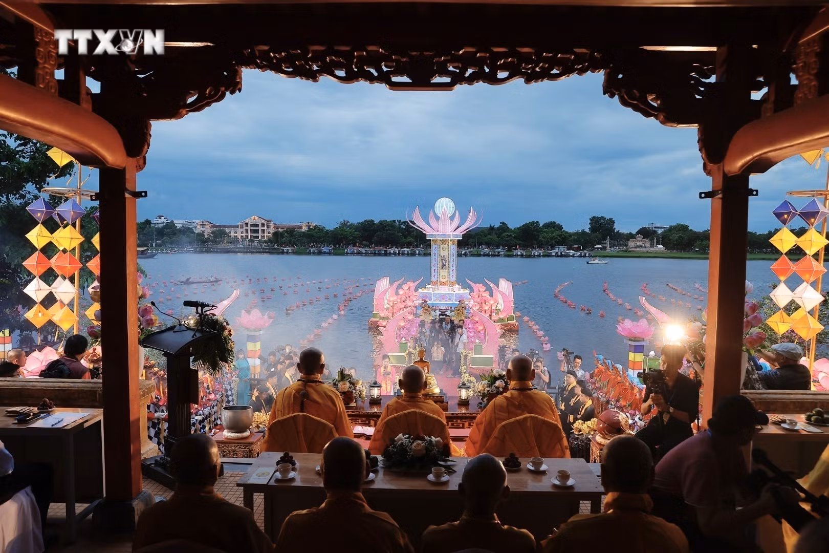 vna_potal_festival_hue_2024_le_hoi_hoa_dang_7421868.jpeg