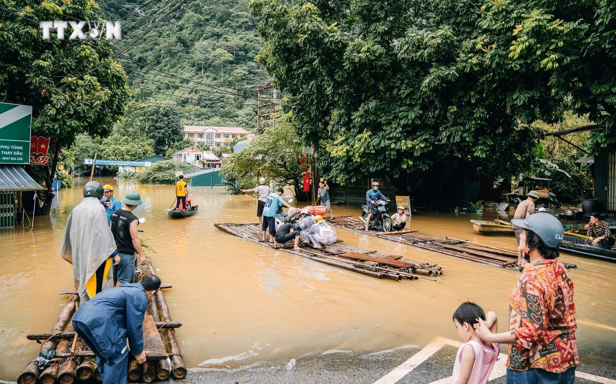 vna_potal_cao_bang_lu_tren_song_gam_qua_huyen_bao_lam_vuot_muc_bao_dong_3_7423791.jpg