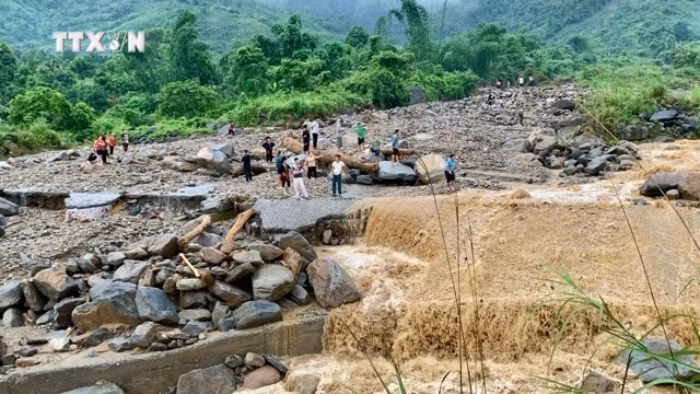 vna_potal_yen_bai_thiet_hai_nhieu_tai_san_va_hoa_mau_do_mua_lon__7423688.jpg
