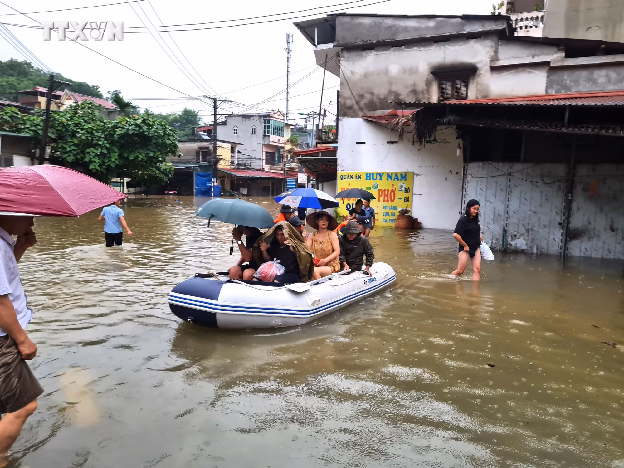 vna_potal_ha_giang_mua_lu_khien_2_nguoi_chet_thiet_hai_ban_dau_uoc_tinh_gan_10_ty_dong_7422796 (1).jpg