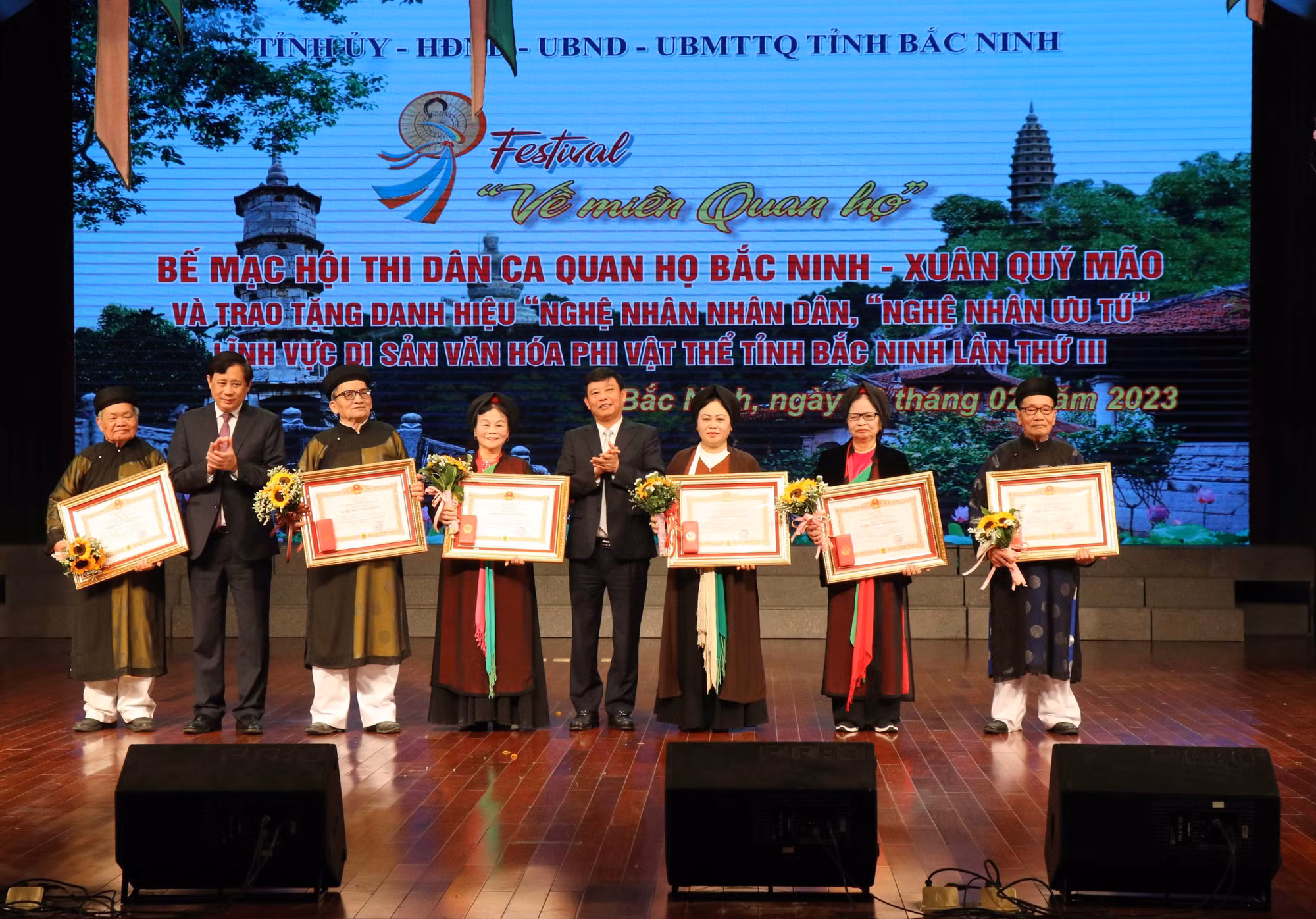 Tôn vinh các nghệ nhân lĩnh vực di sản văn hóa phi vật thể 