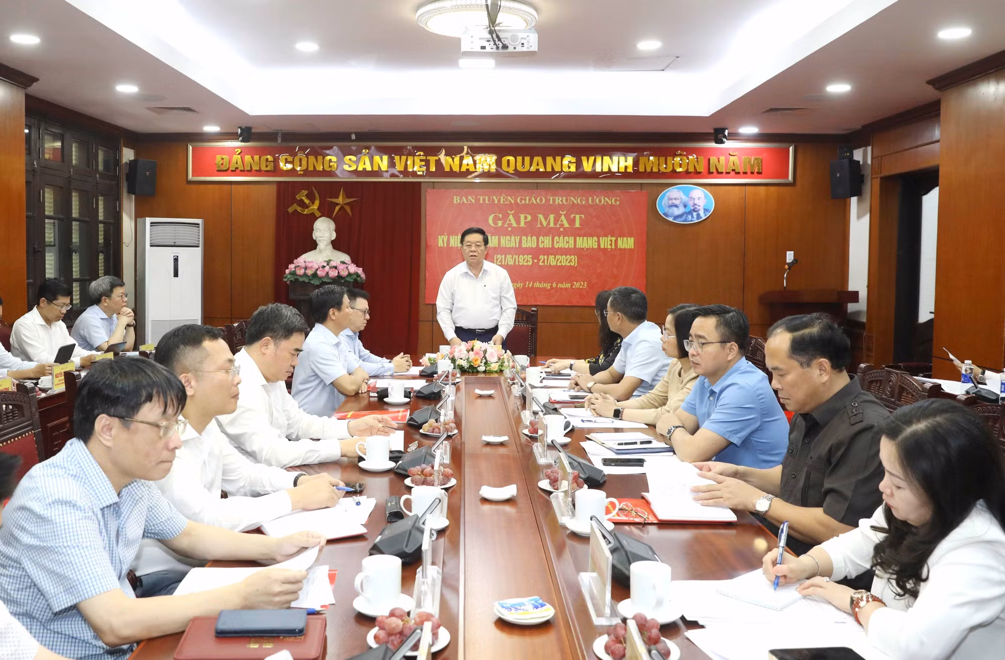 Trưởng ban Tuyên giáo Trung ương làm việc với một số cơ quan báo chí chính trị chủ lực