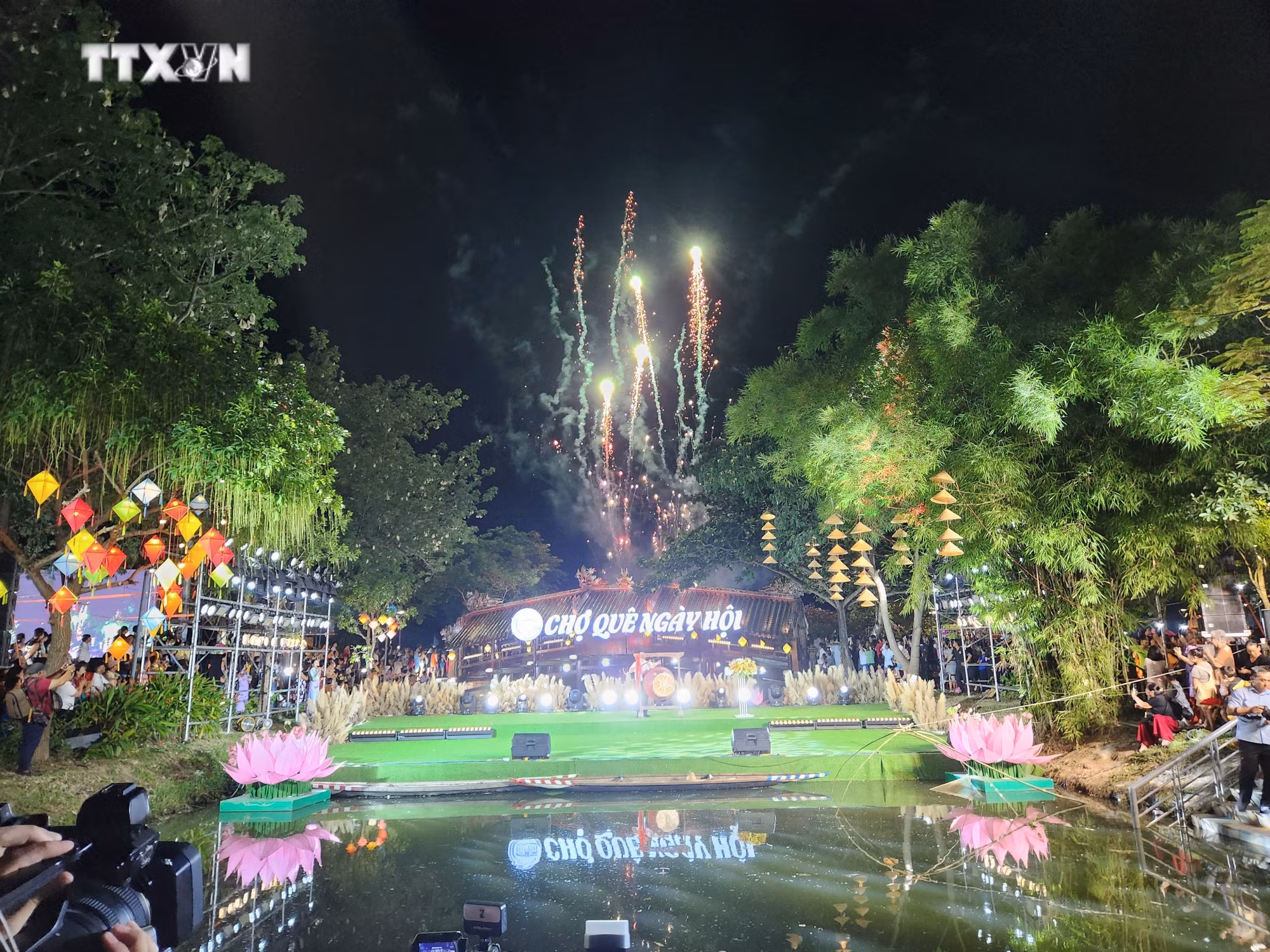 vna_potal_thua_thien_-_hue_cho_que_ngay_hoi_7453435.jpeg