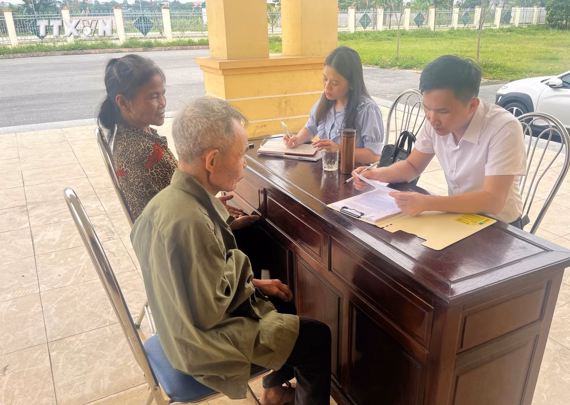 vna_potal_diem_tua_phap_ly_cho_nguoi_dan_toc_thieu_so_va_yeu_the_tai_ninh_binh_7441825.jpg
