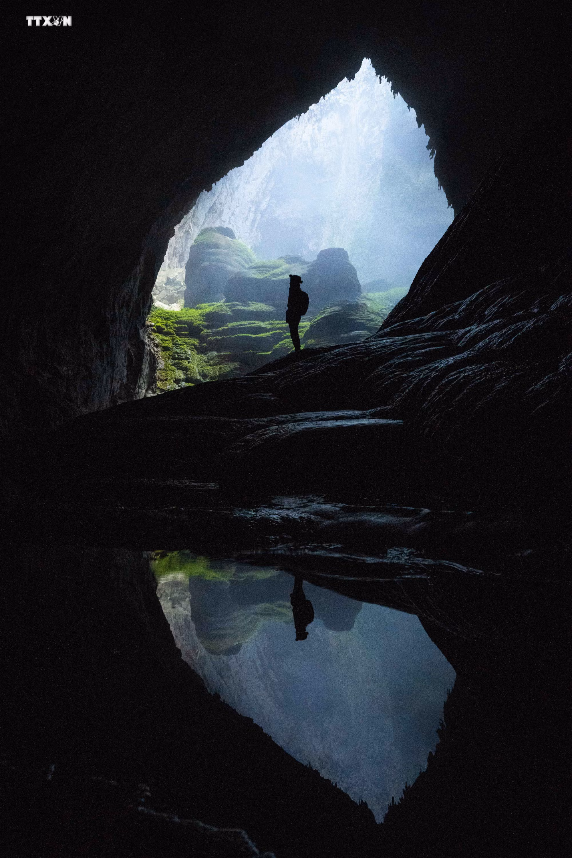 vna_potal__tour_du_lich_tham_hiem_hang_dong_son_doong_nam_2024_da_kin_cho_7144141cp1.jpg