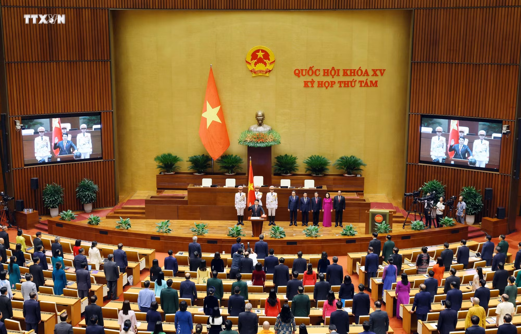 vna_potal_dong_chi_luong_cuong_duoc_bau_giu_chuc_chu_tich_nuoc_chxhcn_viet_nam__7662947.jpg